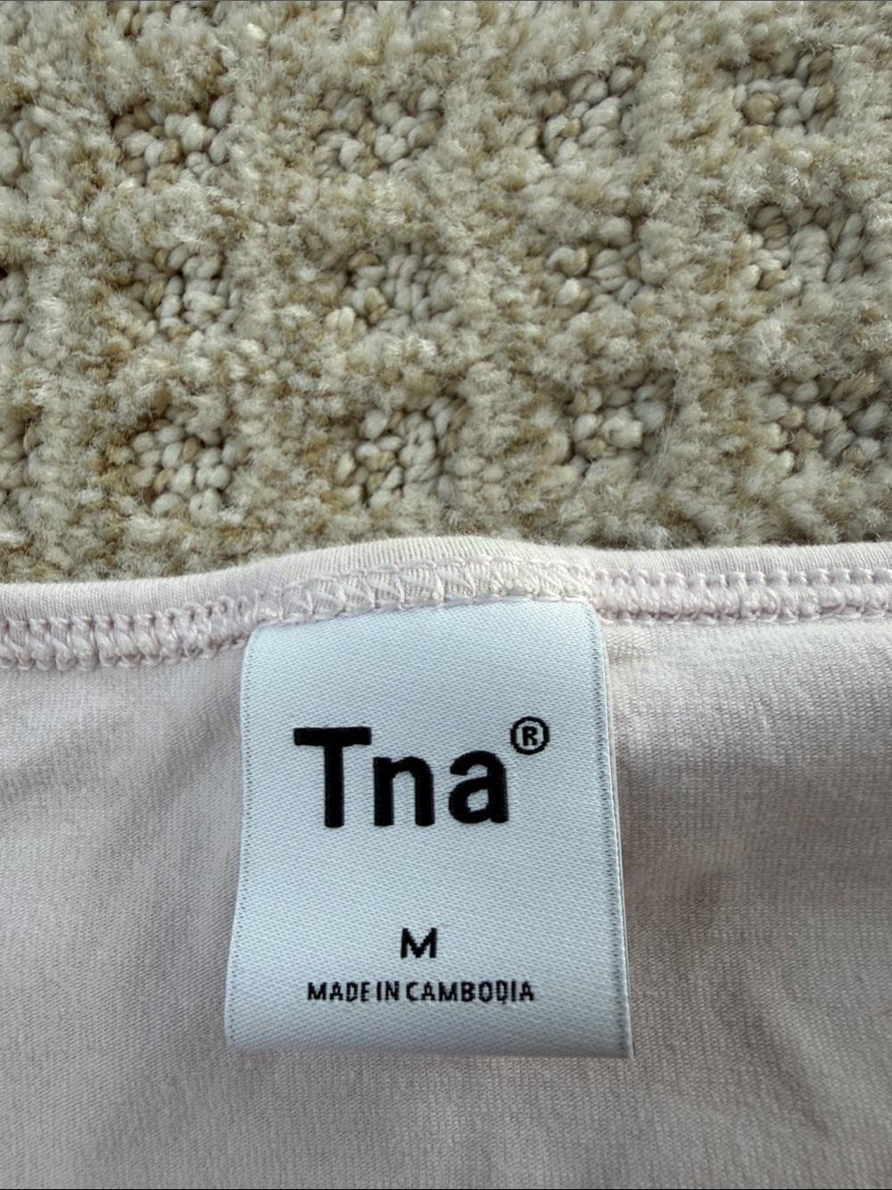 Aritzia TNA Pale Pink Ruched Side Crop Top - Picture 2 of 2